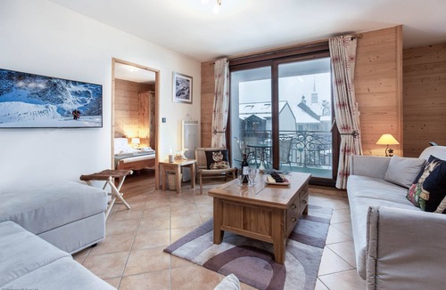 Chamonix City Centre Apartment | Le Paradis 28 Apartment - an apartment that sleeps 6 guests in 3 bedrooms