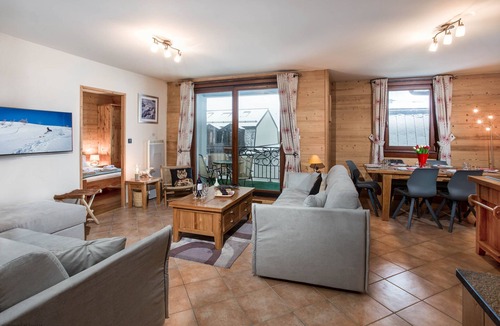 Chamonix City Centre Apartment | Le Paradis 28 Apartment - an apartment that sleeps 6 guests in 3 bedrooms