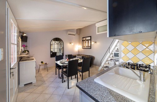Grillon House | Le Petit Mas Provençal – Peaceful Stone House with Pool and Vineyard Views