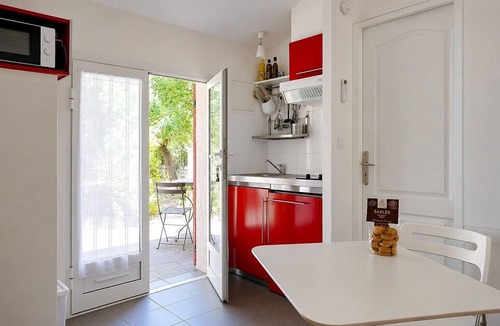 Meyreuil Apartment | Le Pin aux Lierres Studio: Cozy Retreat for 2 near Aix en Provence