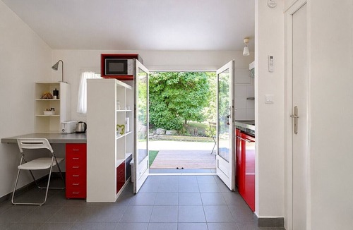 Meyreuil Apartment | Le Pin aux Lierres Studio: Cozy Retreat for 2 near Aix en Provence