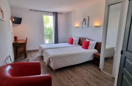 Vacqueyras Hotel | Le Pradet Hotel