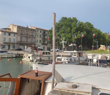 Beaucaire Boat Rental | Le rêve d'Arthur Barge for 4 people in central Beaucaire