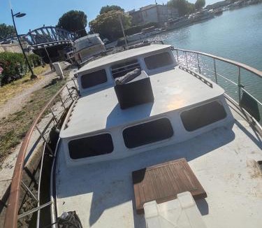 Beaucaire Boat Rental | Le rêve d'Arthur Barge for 4 people in central Beaucaire