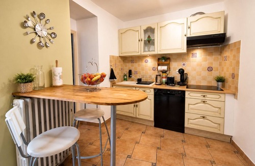 Issoudun Apartment | Le Saint-Roch: cosy apartment with private terrace in the heart of the city