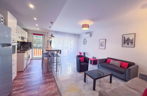Riou - Petit Juas - Av de Grasse Apartment | LE SURCOUF AirCo Appartement by 4 By SUNSET