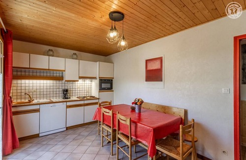 Albiez-Montrond House | Le Talapet - Poppy