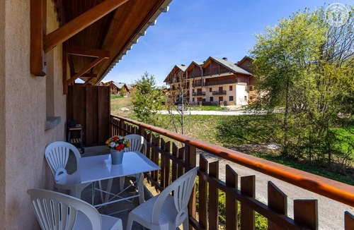 Albiez-Montrond House | Le Talapet - Poppy