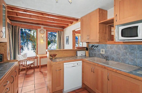 Nevache Ski Chalet | Le troll: family chalet, valley views and skiing nearby