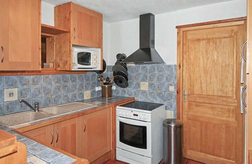 Nevache Ski Chalet | Le troll: family chalet, valley views and skiing nearby