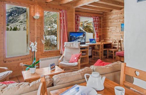 Nevache Ski Chalet | Le troll family chalet valley views and skiing nearby