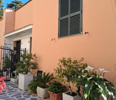 Zona LIII Tomba di Nerone Apartment | Lemon Garden Home