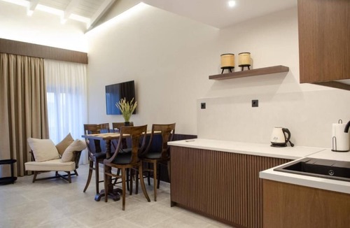 Gefira Mpania House | Leone Suites
