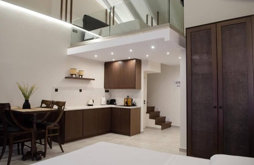 Gefira Mpania House | Leone Suites