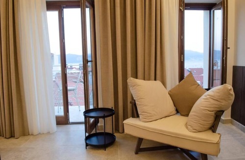 Gefira Mpania House | Leone Suites