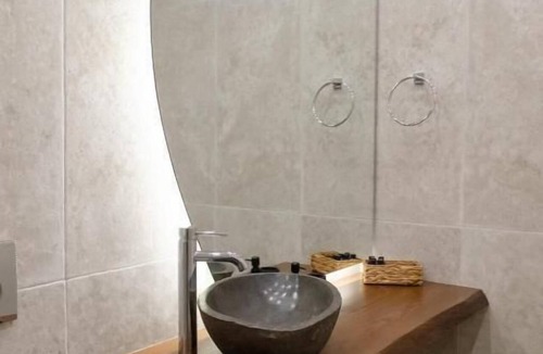 Gefira Mpania House | Leone Suites