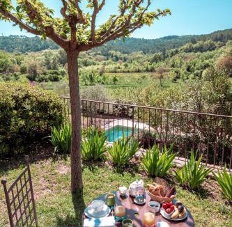 Carces Bed & Breakfast | Les Apiers, chambre d'hôtes de charme à Carcès