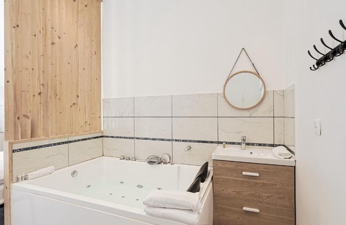 Villette - Maisons Neuves Apartment | LES BULLES DE MONA - Luna - Spa - Clim