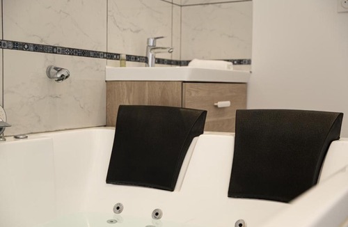 Villette - Maisons Neuves Apartment | LES BULLES DE MONA - Luna - Spa - Clim