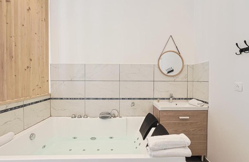 Villette - Maisons Neuves Apartment | LES BULLES DE MONA - Luna - Spa - Clim