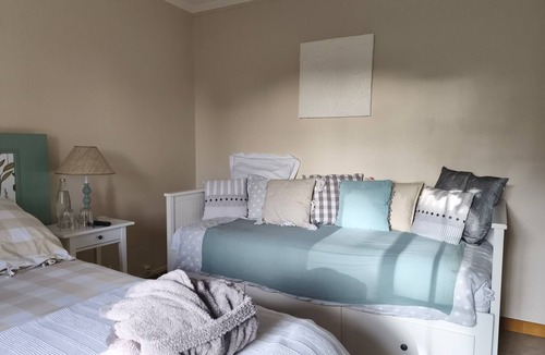 Saint-Pourcain-sur-Besbre Bed & Breakfast | Les Chambres D’Anel - La Besbre: Guest Rooms with Pool, Terrace and Wi-Fi