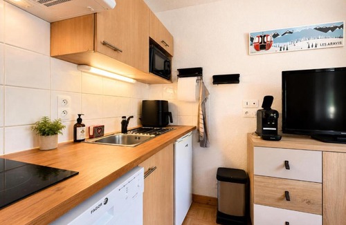 Flumet Apartment | Les Chalets Des Evettes - Appartement cozy au pied des pistes dans une résidence avec piscine MAE-6431