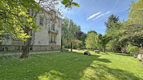Compreignac House | Les hirondelles
