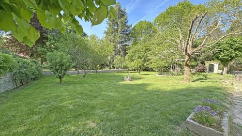 Compreignac House | Les hirondelles