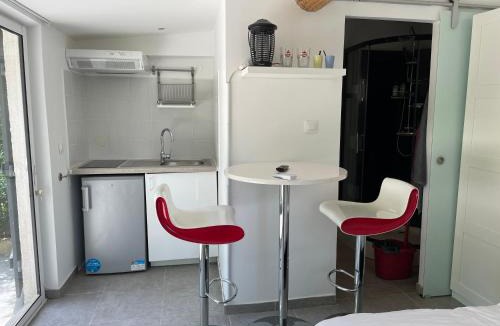 Auriol Bed & Breakfast | Les Loriots - Studio indépendant, refuge nature entre Aix et Marseille