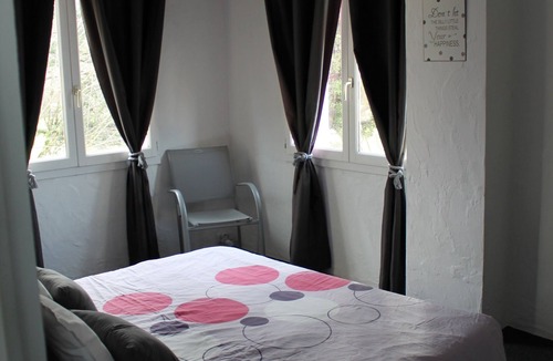 Portes-en-Valdaine Bed & Breakfast | “Les Oliviers” Room: Mountain View, Shared Garden & Wi-Fi