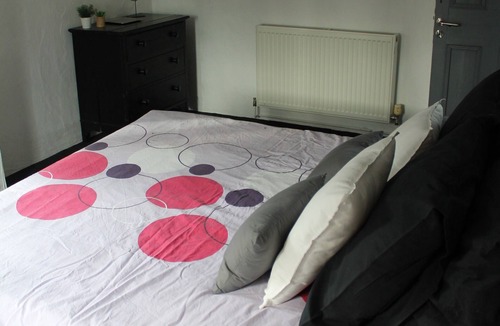Portes-en-Valdaine Bed & Breakfast | “Les Oliviers” Room: Mountain View, Shared Garden & Wi-Fi