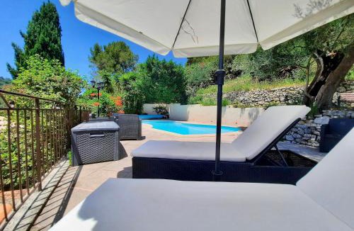 Sollies-Toucas Apartment | Les Restanques de Toucas - Studio dans villa avec jardin et piscine partagée