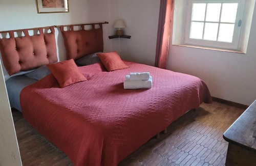 Bargeme House | Les Roses Trémières