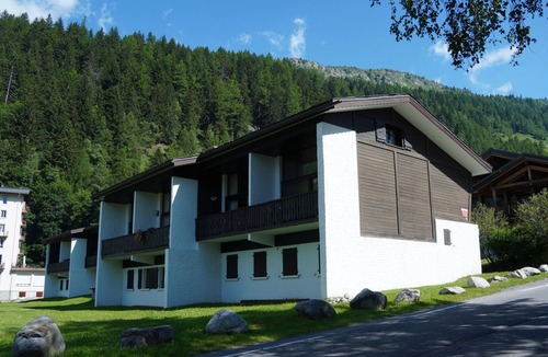 Montroc Ski Chalet | Les Soldanelles Cozy Alpine Apartment in Chamonix | Ski Access & Mountain Views, Le Tour (Argentière), France