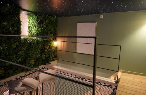 Auriol Apartment | Les Voûtes - Loveroom Suite Spa Balnéo & Hammam Privatifs Atypique