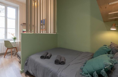 Voltaire - Saint Amour Apartment | Let's- 2 and 1 - Sweet Voltaire
