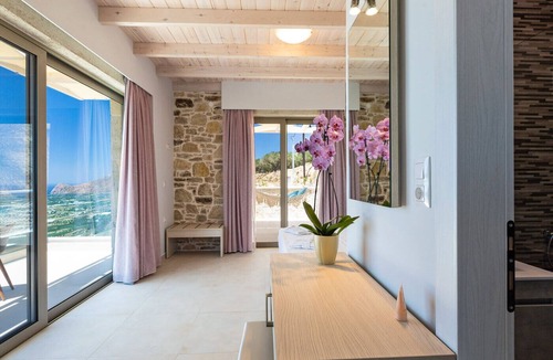 Zerviana Villa | Levanda Villa, 3 BD, infinity pool with great sea views