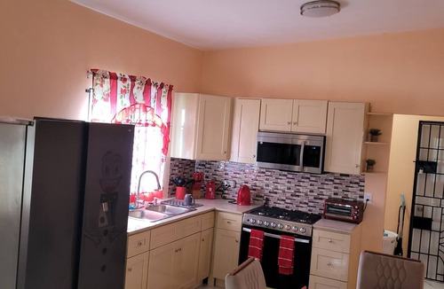 Stewart Town House | LIGHT HOUSE Home away from Home. 2 Bedroom 3 Beds 2 Bathroom