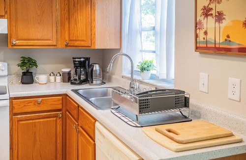 Jan Phyl Village House | Live Oak Oasis - Getaway Close to Legoland! Sleeps 8 Guests, Fenced yard, Games