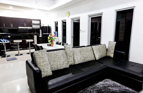 Kuta Villa | Lively 2BR Villa Situated In Legian! - 9Min Walk To Beach Walk Shopping Center!