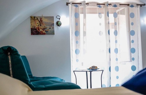 Maiori Apartment | Located in Maiori, just 50 meters from the sea and can accommodate up to a maximum of 4 people.