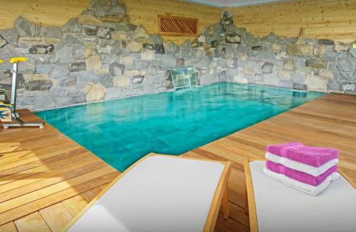 Les Clefs Ski Chalet | Lodge La Source - OVO Network