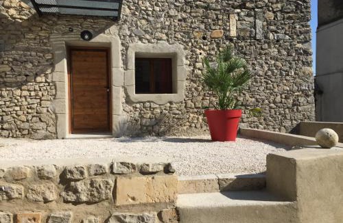 Baix Apartment | Loft Stories