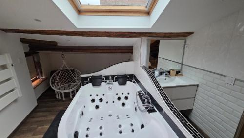 Riom Apartment | Loft Unique Romantique & Balnéothérapie