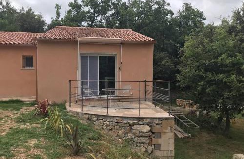 Besse-sur-Issole Apartment | Logement avec terrasse attenant à une villa