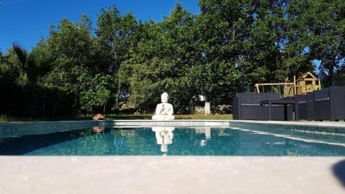 Flayosc House | Logement cosy avec piscine chauffée, jacuzzi, jardin et climatisation