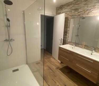 Felletin Apartment | Logement entier neuf et tout équipé RDC