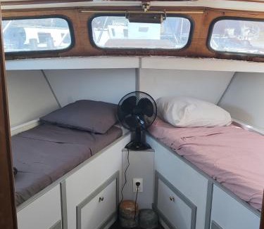Beaucaire Boat Rental | Logement péniche centre de Beaucaire