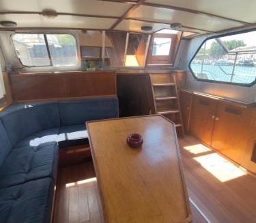 Beaucaire Boat Rental | Logement péniche centre de Beaucaire