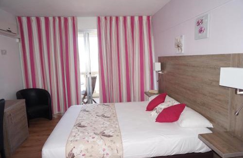 Draguignan Hotel | Logis Hotel Le Col De L'ange
